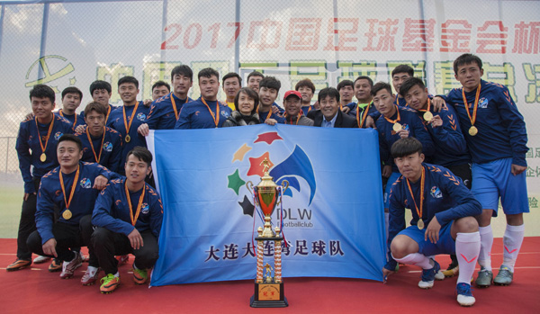 2 前面那個杯相當于職工足球的大力神，好吧中國的大力神.jpg