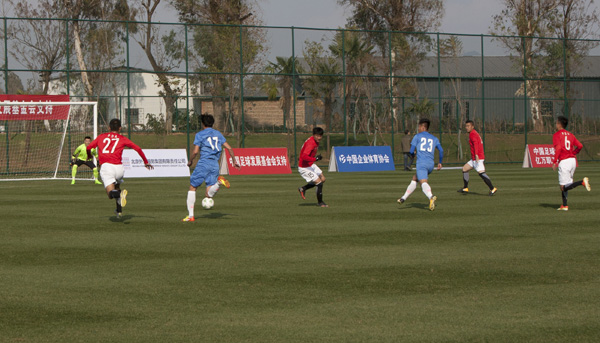 4 17號接喬丹的傳球準備投籃。好像解說詞錯了。.jpg