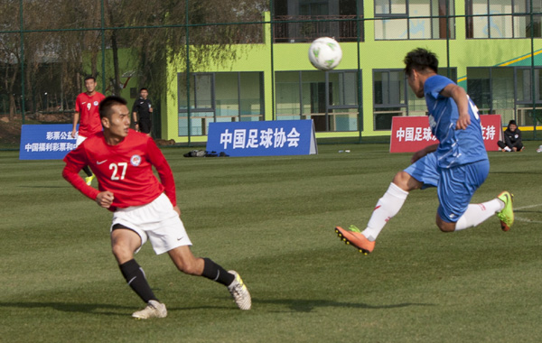 8 可惜球上的商標看不清，否則可以賣給贊助商。.jpg