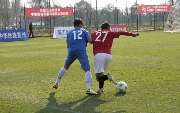 11 你不用扶他，他能走！.jpg