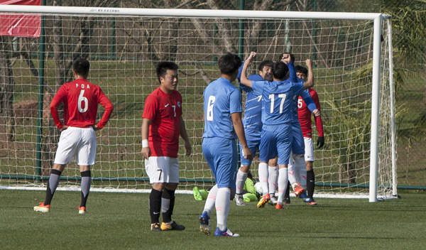 21 這是友誼第一嗎？人都打倒了，還要慶祝一下。.jpg